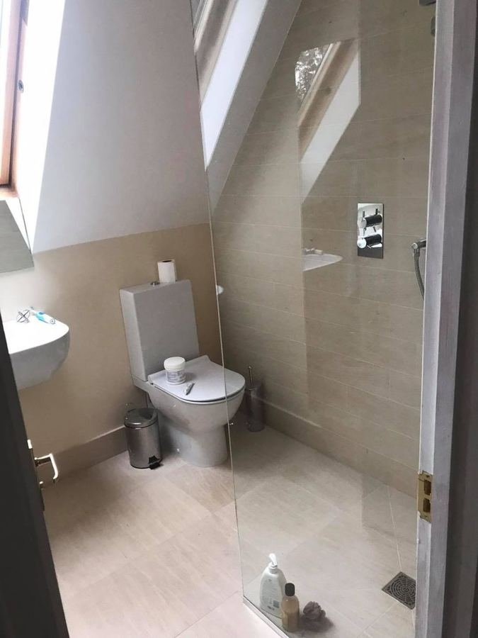 Loft en-suite shower room
